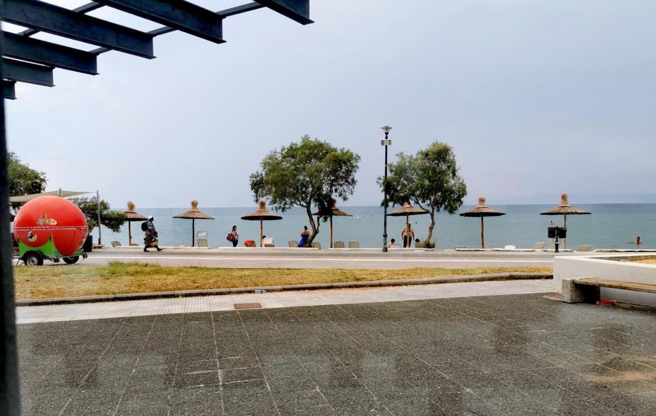3 Room Apartment By The Beach - Free Parking Peraia  Exterior photo