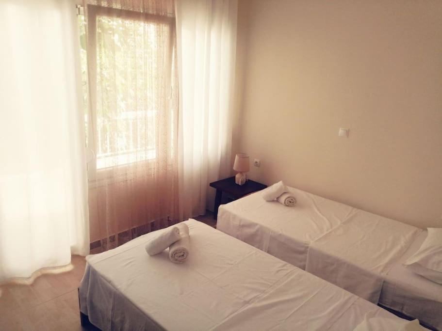 3 Room Apartment By The Beach - Free Parking Peraia  Exterior photo